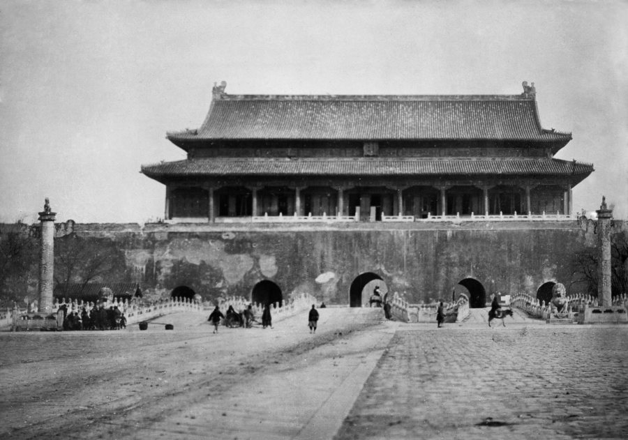 Tiananmen w 1900 roku.